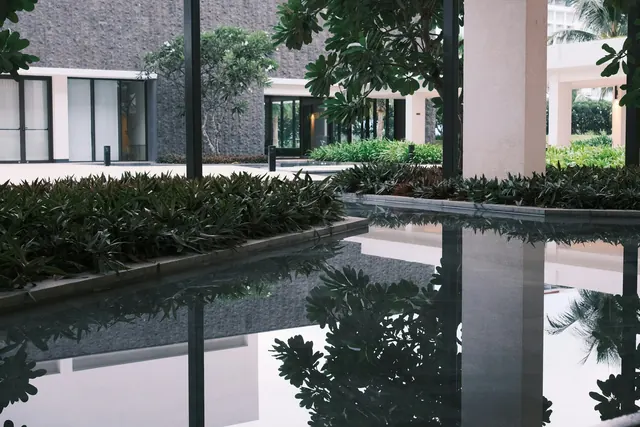 私家庭院林泉:镜水留白